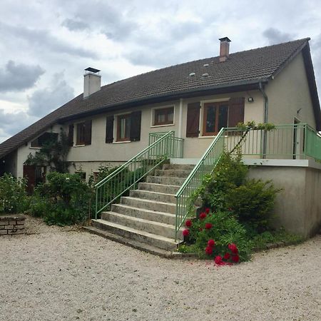 Sous La Tour Bed & Breakfast Agencourt Екстериор снимка