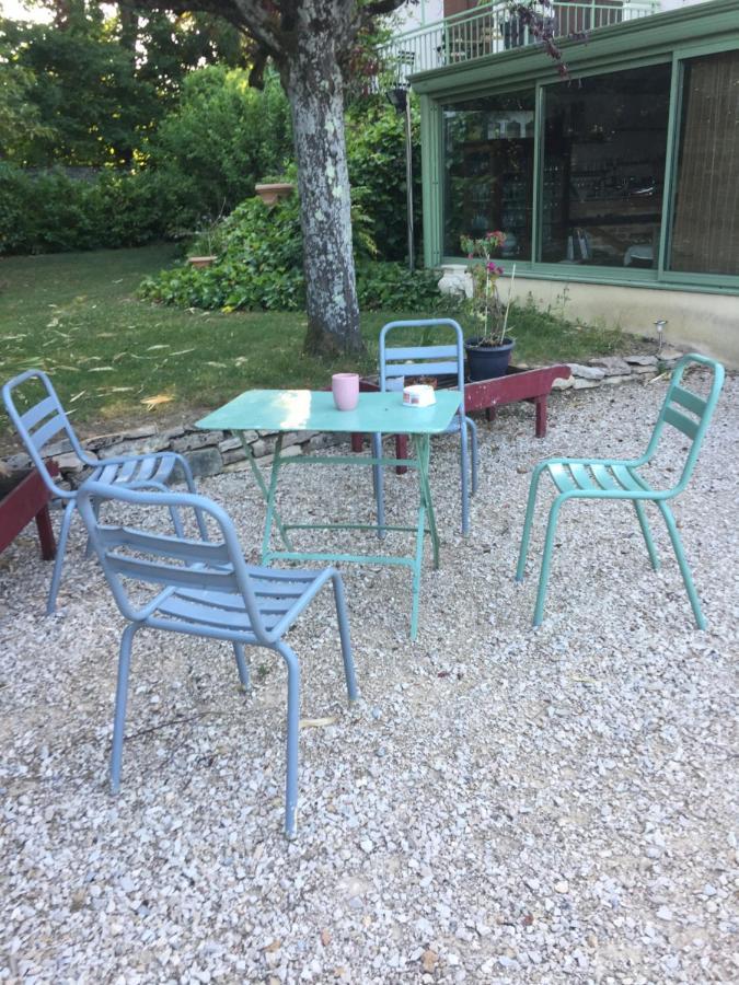 Sous La Tour Bed & Breakfast Agencourt Екстериор снимка