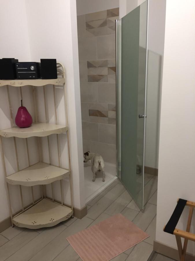 Sous La Tour Bed & Breakfast Agencourt Екстериор снимка