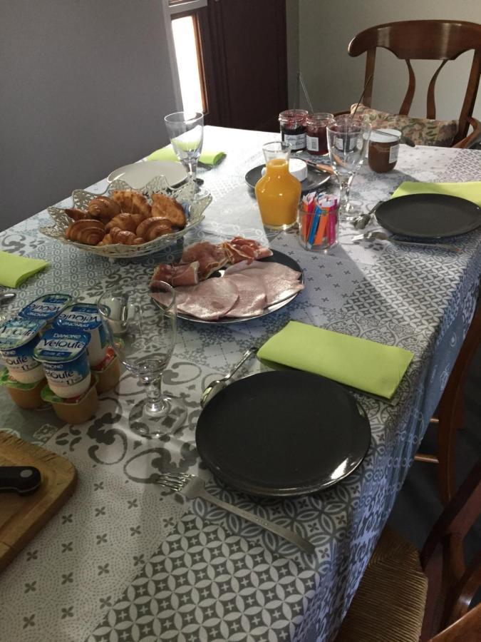 Sous La Tour Bed & Breakfast Agencourt Екстериор снимка