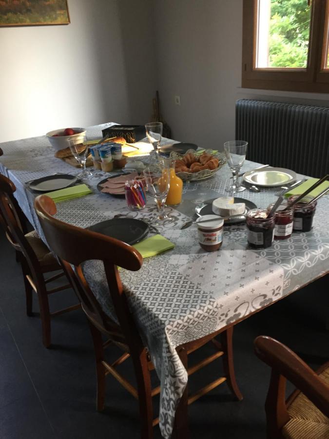 Sous La Tour Bed & Breakfast Agencourt Екстериор снимка