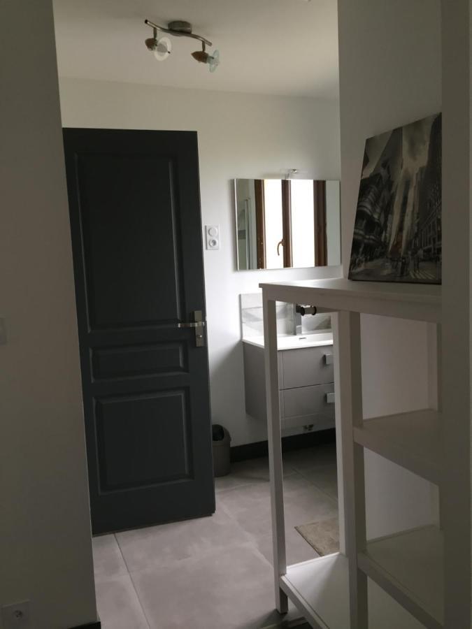 Sous La Tour Bed & Breakfast Agencourt Екстериор снимка