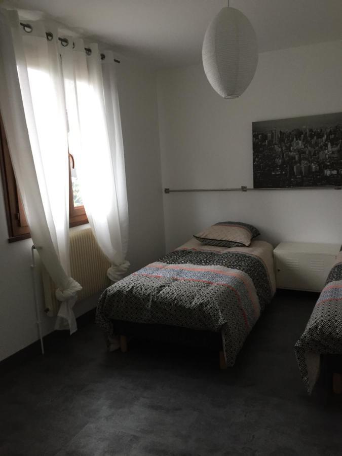 Sous La Tour Bed & Breakfast Agencourt Екстериор снимка