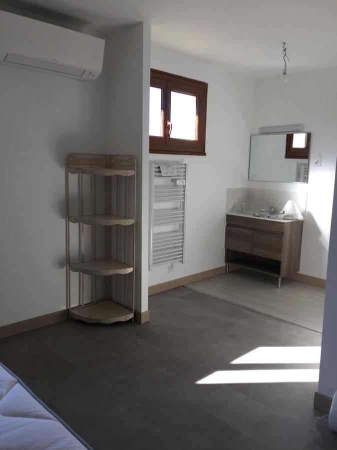 Sous La Tour Bed & Breakfast Agencourt Екстериор снимка