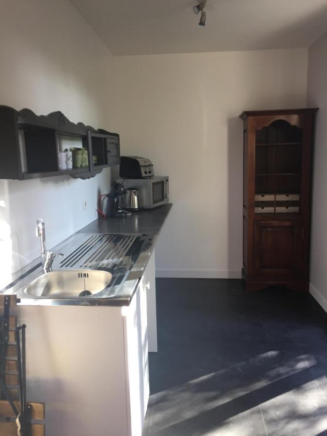Sous La Tour Bed & Breakfast Agencourt Екстериор снимка