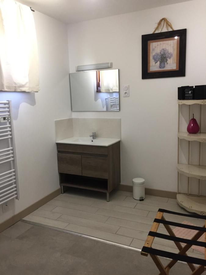 Sous La Tour Bed & Breakfast Agencourt Екстериор снимка