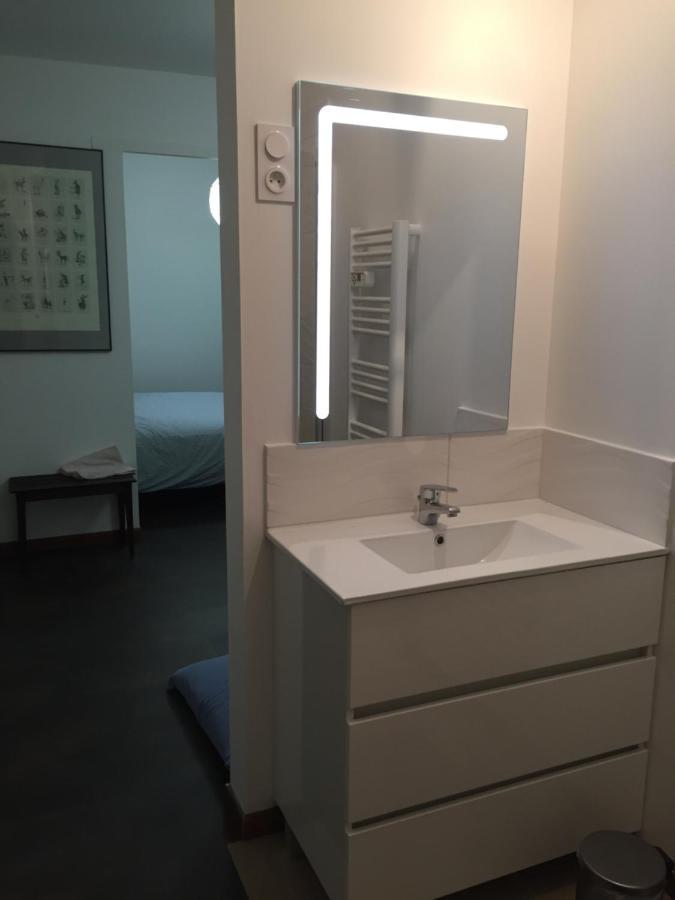 Sous La Tour Bed & Breakfast Agencourt Екстериор снимка