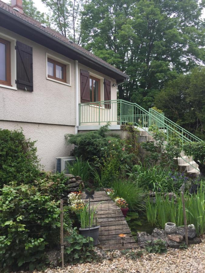 Sous La Tour Bed & Breakfast Agencourt Екстериор снимка
