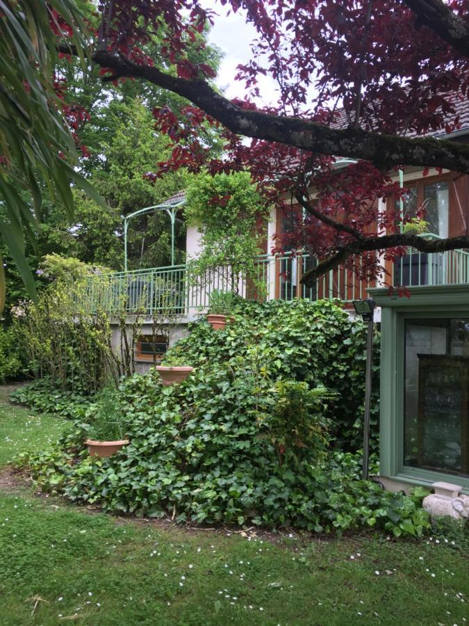 Sous La Tour Bed & Breakfast Agencourt Екстериор снимка